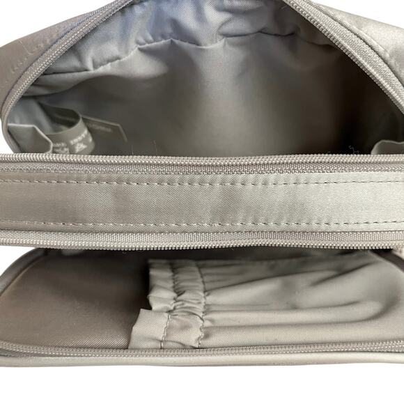 Dior Parfums Silver White Double Zip Toiletry Bag Trousse de Toilette Wristlet - Picture 3 of 9